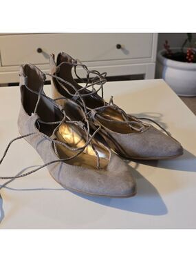 Bcbg Generation Elegant Lace-Up Women's Shoes in Tan
